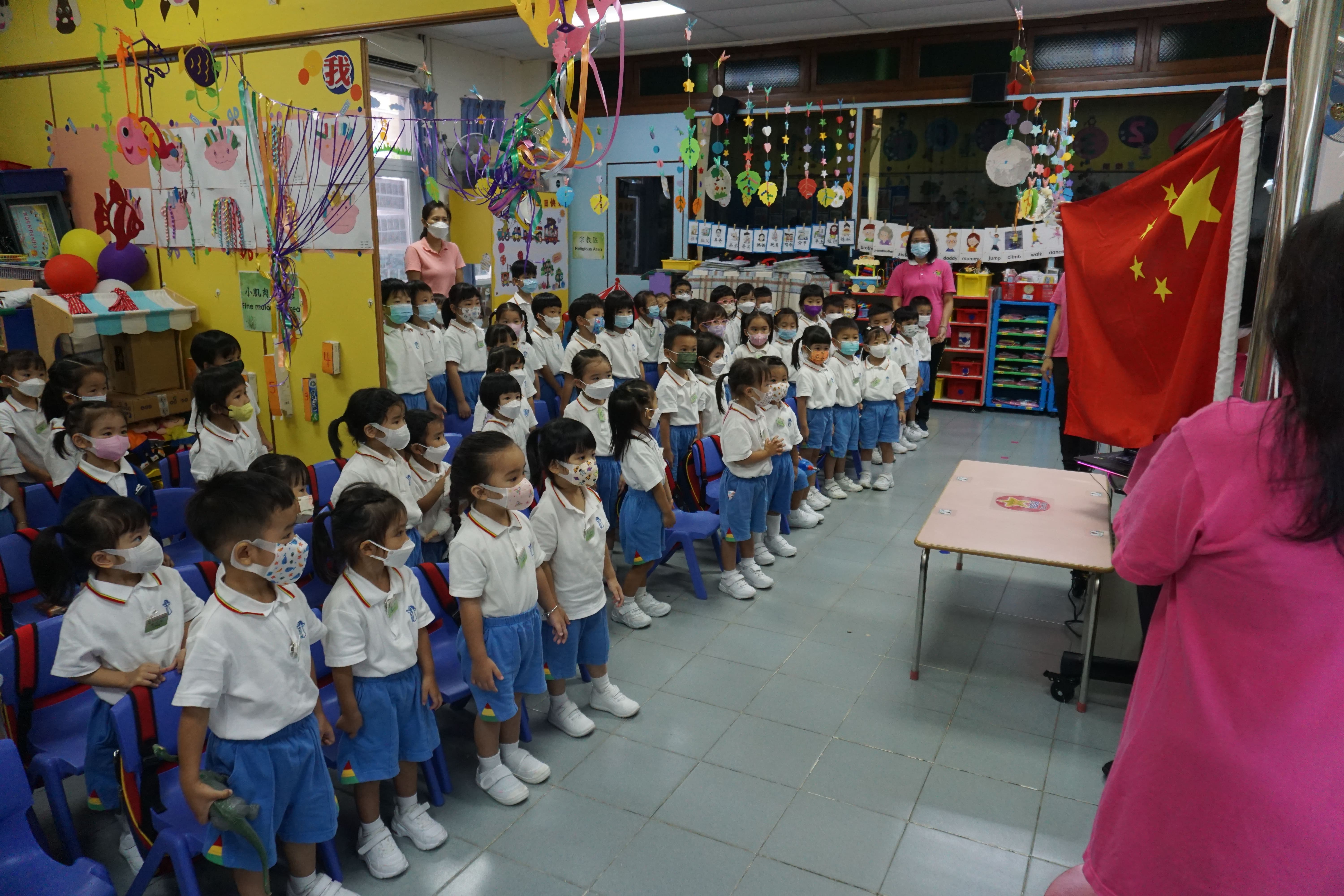 (22-23)2022-9-30–Flag raising and national anthem singing for the return of Hong Kong