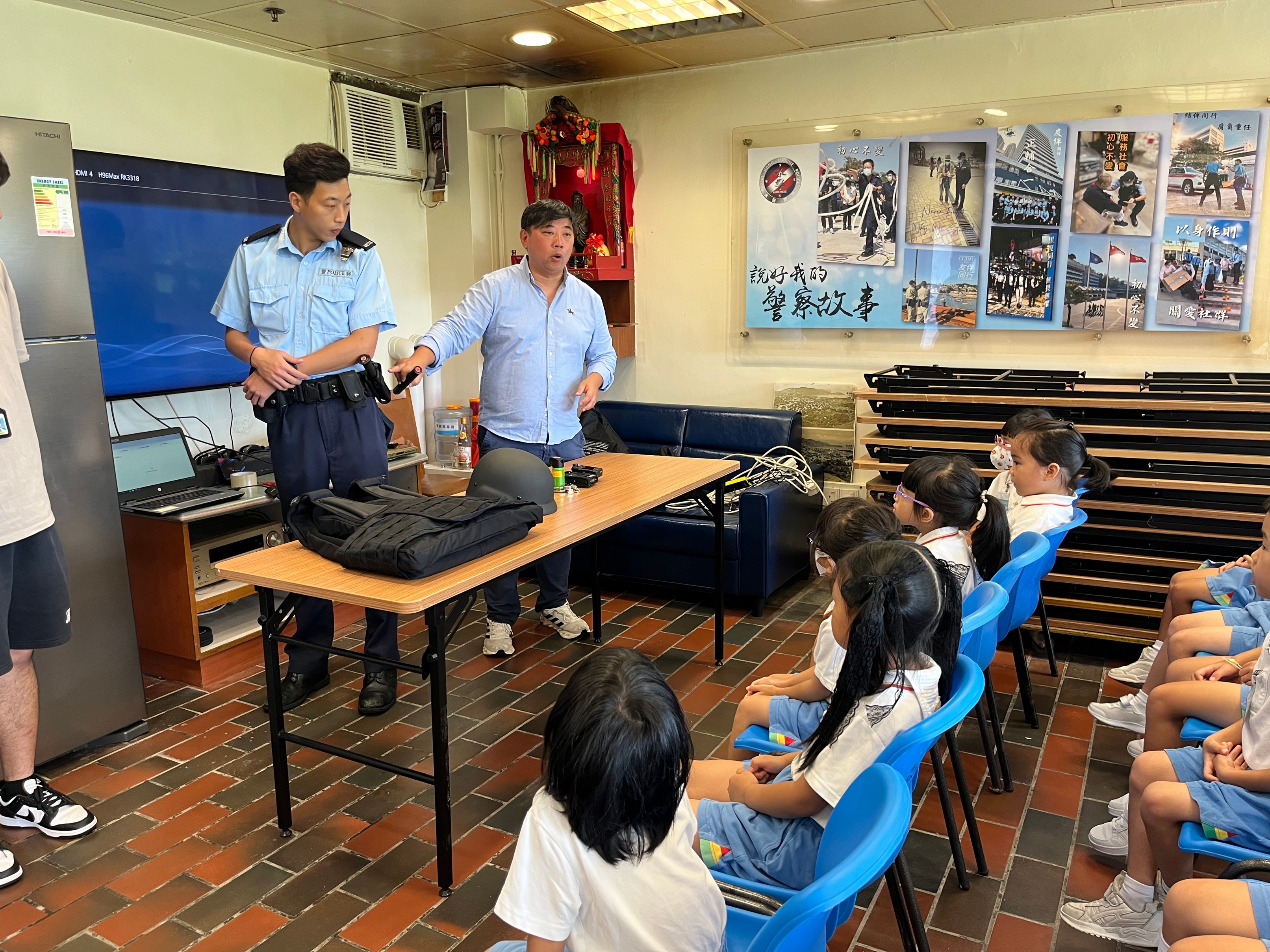 (24-25)2024-9-27–K3 visit Cheung Chau police station