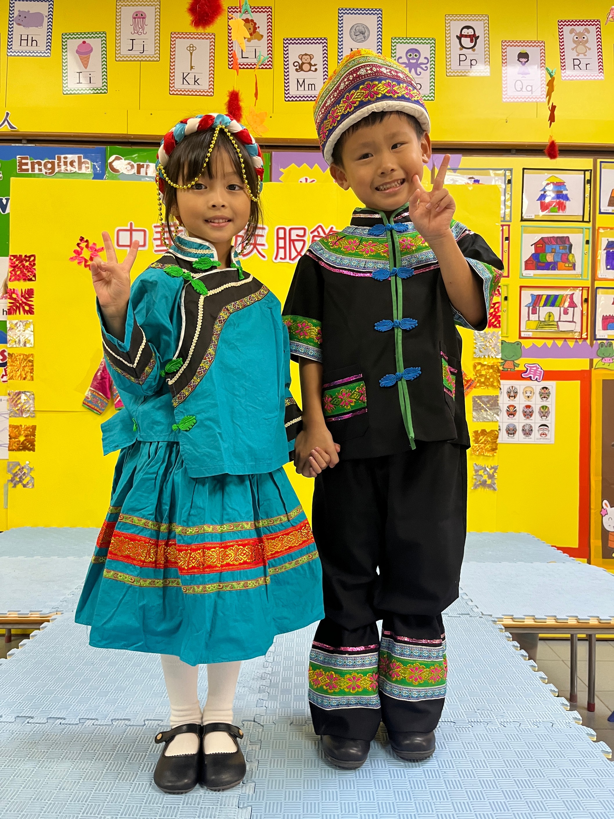 (24-25)2024-10-10–K3 Ethnic minority costume performance